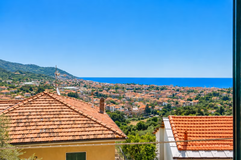 Panoramic Sea Views - Historic 3 Bedroom Hilltop Home - Diano Marina